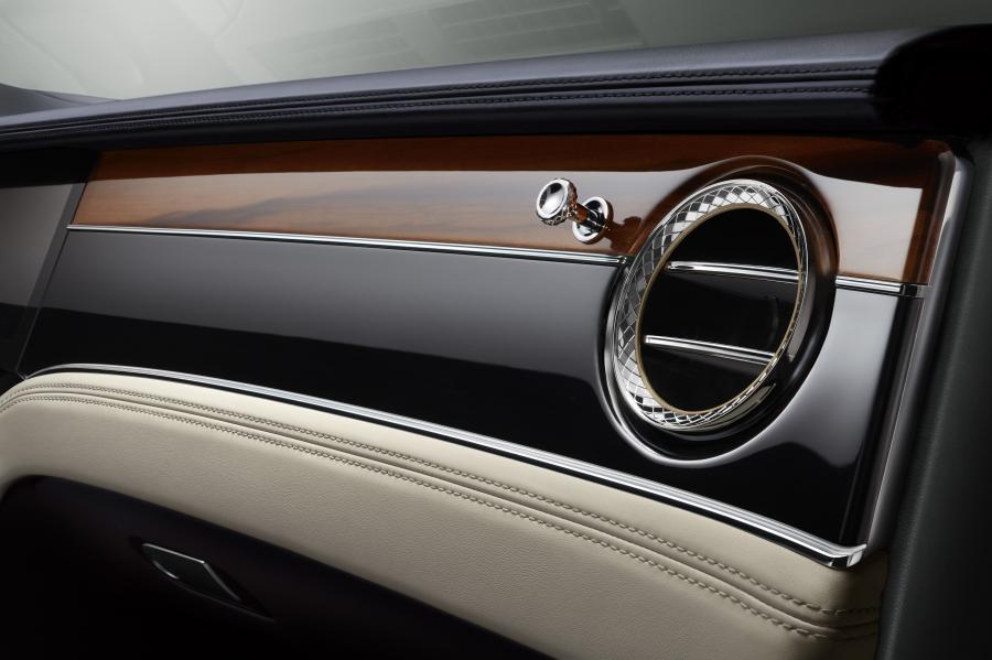 Детали интерьера Bentley Continental GT 2018 года  (WW) (фото 23 из 90)